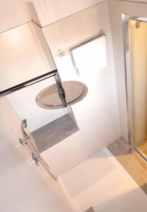 Superior Double or Twin Room, Mountain View | Bathroom | Shower, free toiletries, hair dryer, bidet
