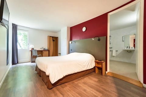 Desk, soundproofing, iron/ironing board, free cribs/infant beds