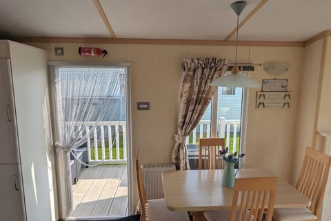 Cabin | Dining