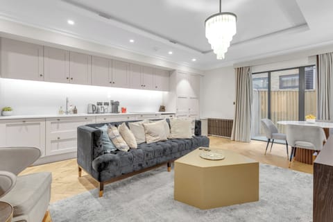🛋️ Open-plan living with full kitchen