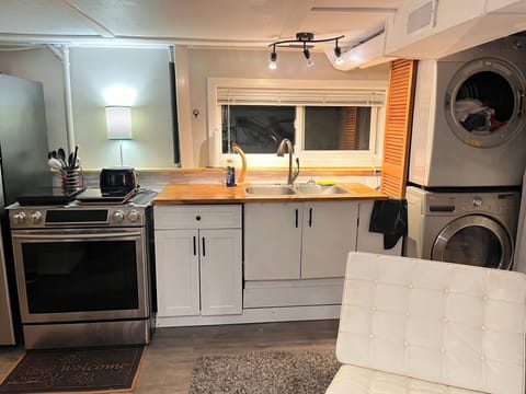 Standard Suite | Private kitchen | Shared fridge, microwave, oven, stovetop