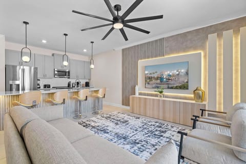 2460 Reading Trail (2).jpg