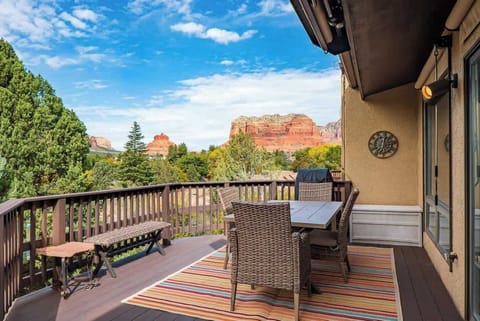 BBQ area with panoramic views—enjoy stunning scenery from every corner of the deck!