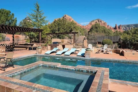 Sparkling pool & relaxing hot tub for ultimate enjoyment.