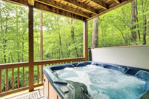 Ellijay Vacation Rental | 3BR | 3BA | 2,360 Sq Ft | Stairs Required