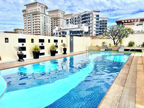 2 indoor pools