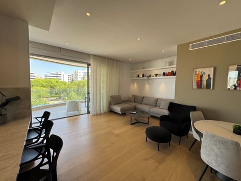 WealthyStays: Parkside Residence (1)