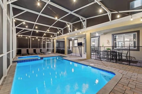 The private pool and hot tub is the perfect addition to your Orlando getaway. 