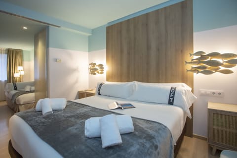 Standard Triple Room | Minibar, individually decorated, desk, laptop workspace