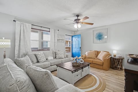Gulf View Unit 18 Gulf Shores, Alabama. 2 bedroom. 1.5 bathroom. Sleeps 7. Managed by Island Rentals