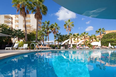 Indoor pool, 2 outdoor pools, pool umbrellas, sun loungers
