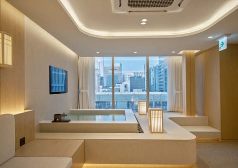 Private spa tub