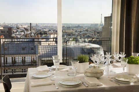 Suite (Prestige) | In-room dining