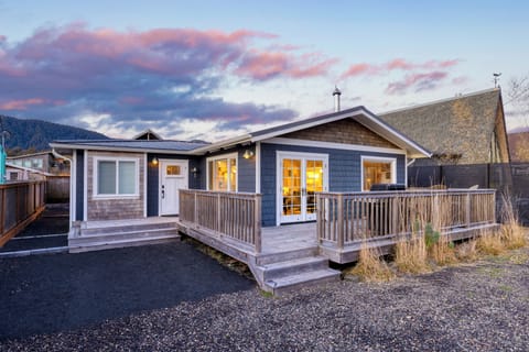 Welcome to Saltgrass Cottage!