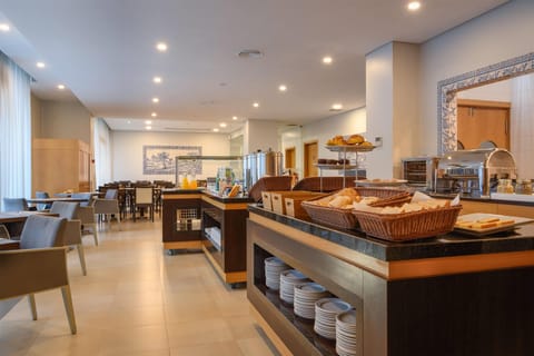 Daily buffet breakfast for a fee