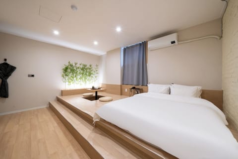 Honeymoon Double Room | Premium bedding, down comforters, free minibar, individually decorated