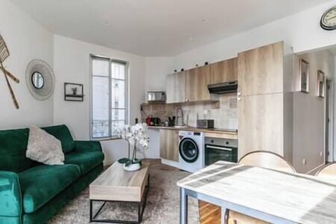 Salon avec cuisine équipée (4)