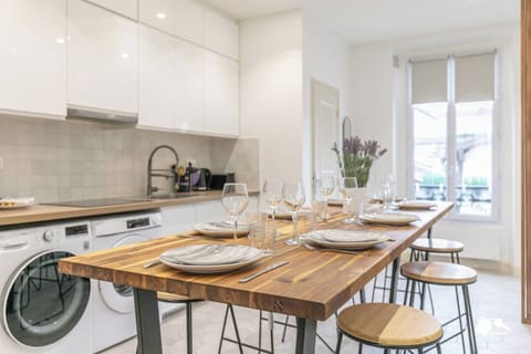 Cuisine équipée avec coin repas (1)