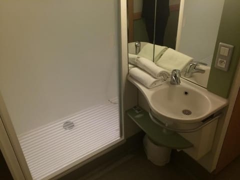 Double Room, 1 Double Bed (2 People) | Desk, laptop workspace, soundproofing, free WiFi