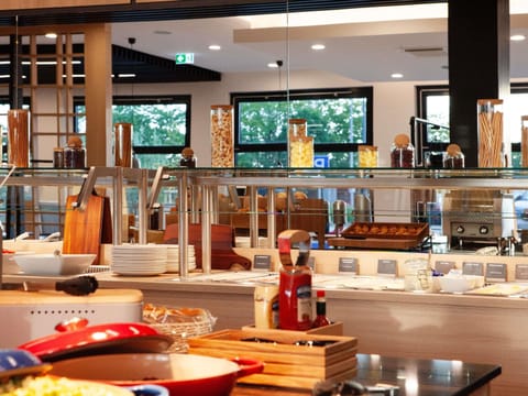 Daily buffet breakfast for a fee