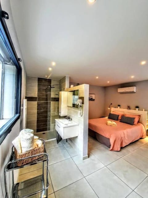 In-room safe, free WiFi