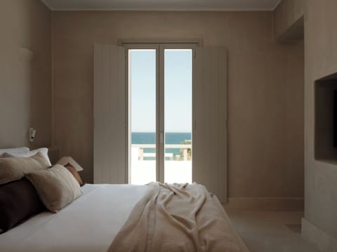 Deluxe Suite, Sea View | Egyptian cotton sheets, premium bedding, memory foam beds, in-room safe