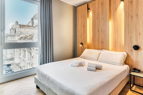 In-room safe, individually furnished, desk, laptop workspace