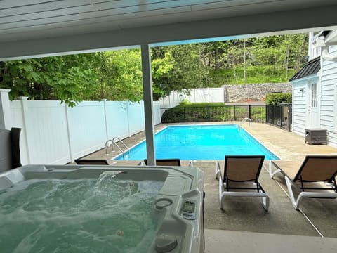 Heated pool & hot tub.