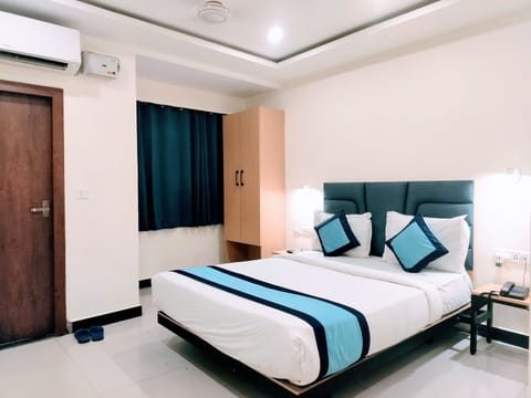 Deluxe Double Room | Desk, laptop workspace, soundproofing, WiFi (free)