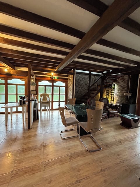 Flat-screen TV, fireplace