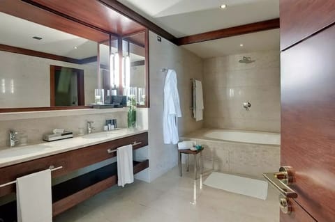 Suite, Sea View | Bathroom | Shower, rainfall showerhead, free toiletries, hair dryer