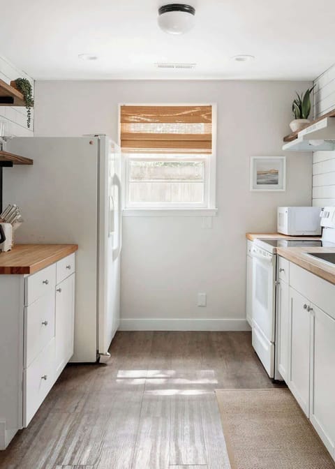 COTTAGE A - Full kitchen
