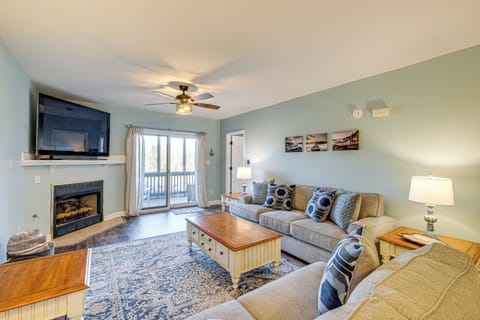 Huddleston Vacation Rental | 2BR | 2BA | Stairs Required | 1,300 Sq Ft