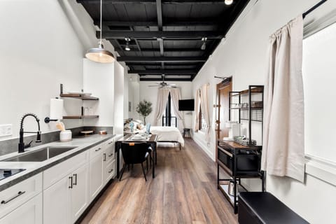 Classic Studio | In-room dining