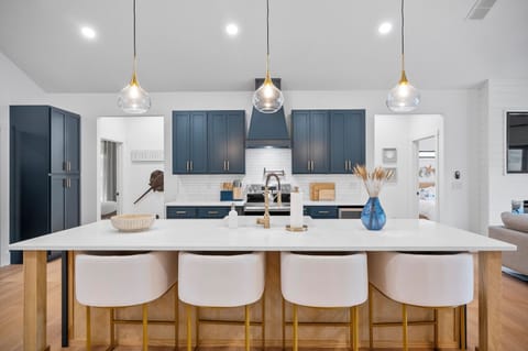 Kitchen - Island Seating