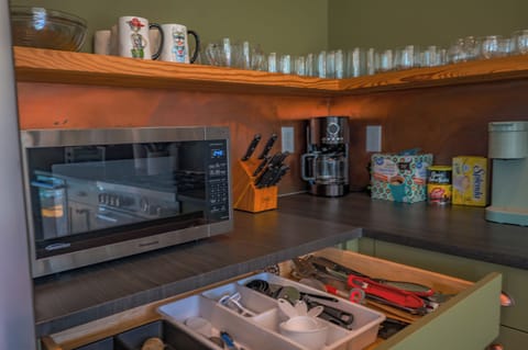 Fully functional kitchen- if something is missing, just let us know!