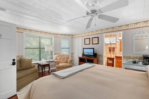 King and Sofa Twin Bed