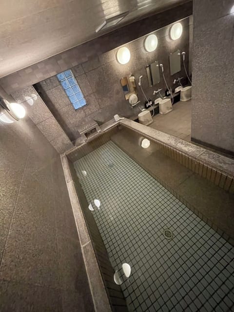 Indoor spa tub