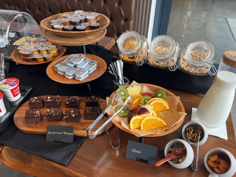 Daily buffet breakfast for a fee