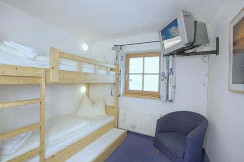House | 4 bedrooms, bed sheets