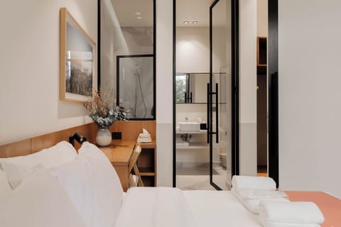 Double Room, Courtyard View | In-room safe, soundproofing, WiFi (free)