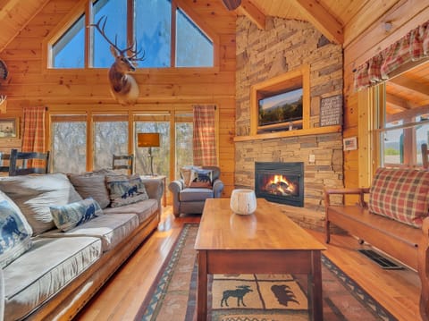 Cabin, 5 Bedrooms | Living area | Smart TV