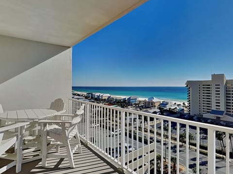 Welcome to Laketown Wharf #913