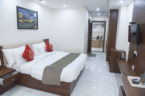 Economy Room, Balcony, City View | Desk, laptop workspace, free WiFi
