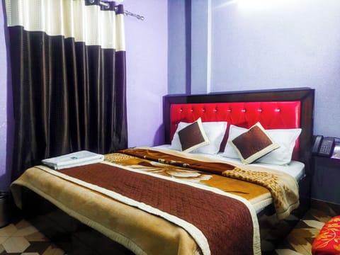 Double Room, Mountain View | Desk, laptop workspace, free WiFi