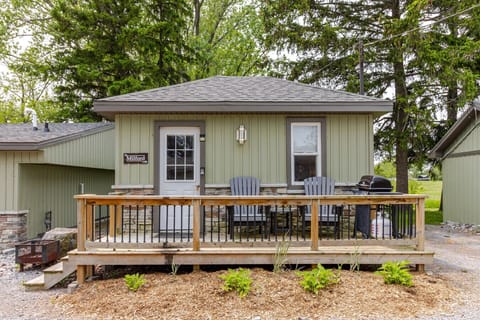 Westlake Cottages - Milford Lodge; private deck with BBQ, propane and chairs