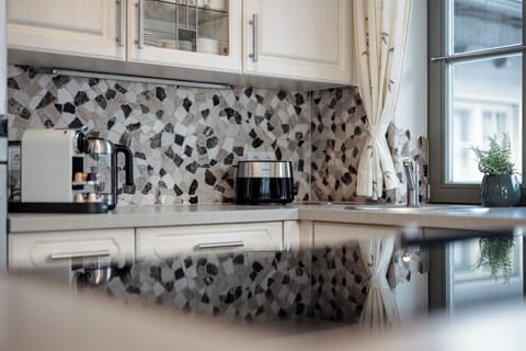 Traditional Chalet, Mountain View | Private kitchen | Electric kettle, toaster