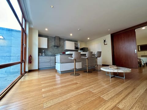 Kitchen & Living Area (1)