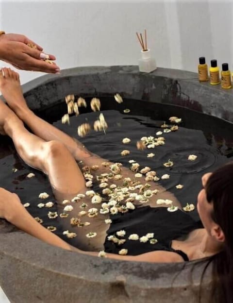 Suite | In-room safe, desk, laptop workspace, blackout drapes