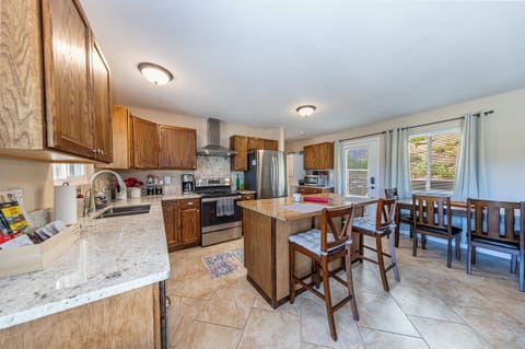 Enjoy a full kitchen and show off your culinary skills!